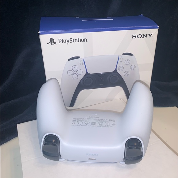 Brand new PS5 controller, never used, slightly blemished box. - Picture 4 of 5